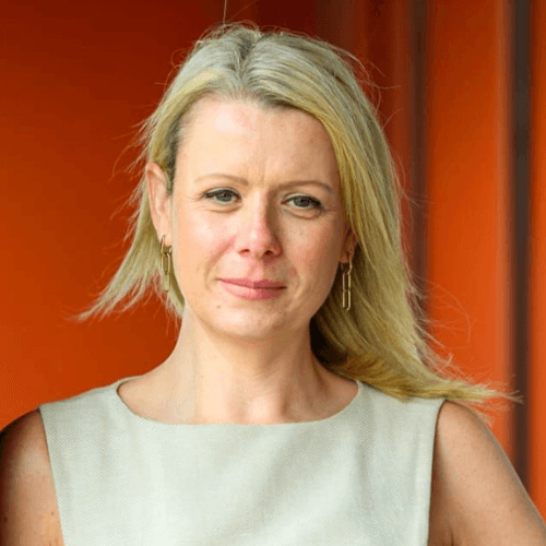 Deborah Cairns headshot.