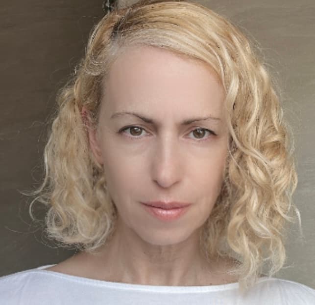 Nikolitsa Nomikou headshot.