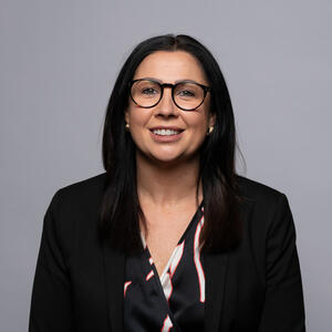 Stephanie Teale headshot