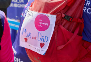 Back sign of a Big Hike participant showing "in memory of Mom and Dad" 